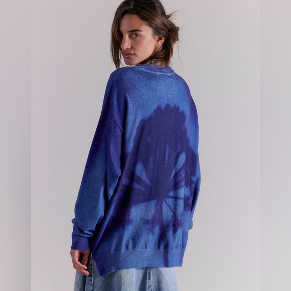 We The Free Nouvelle Pattern Pullover Indigo Dandelion Tie Dye Size L NWT - Picture 3 of 7